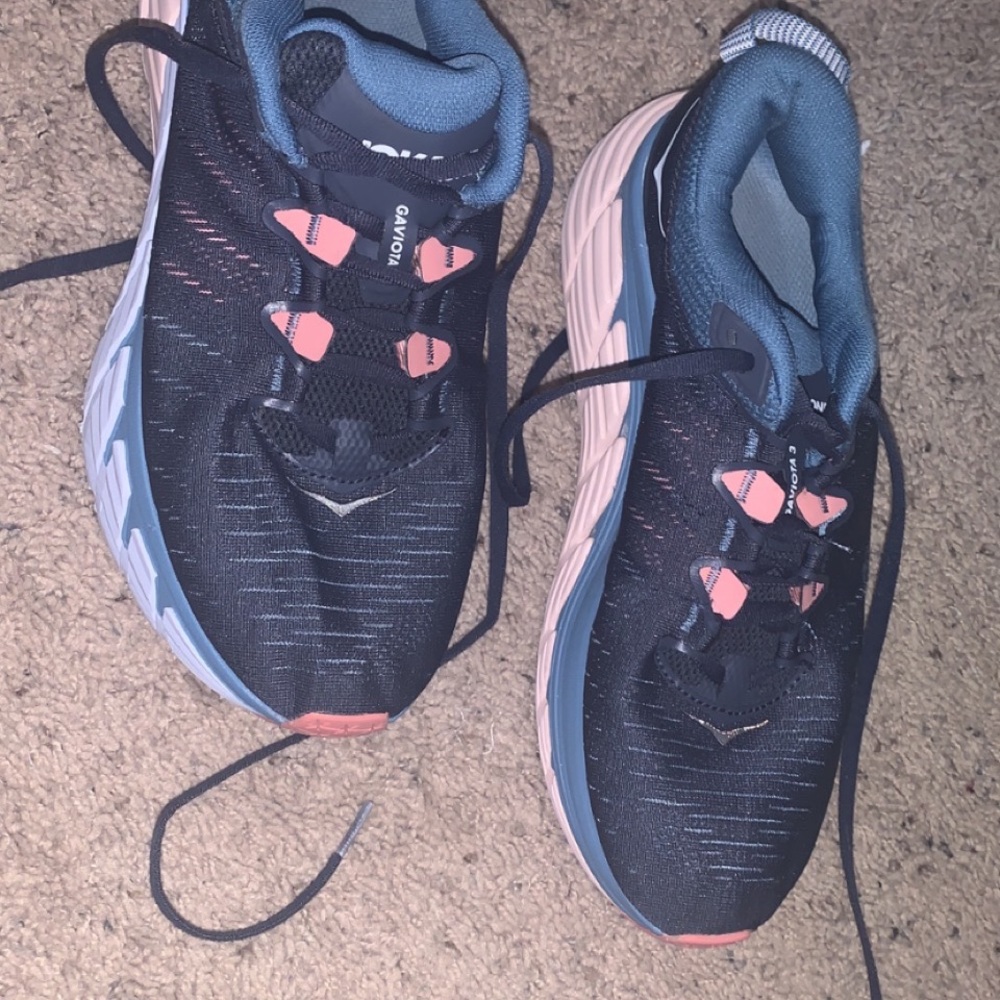 I’m selling size 10 woman’s lightly work HOKA sneakers. Great for running!